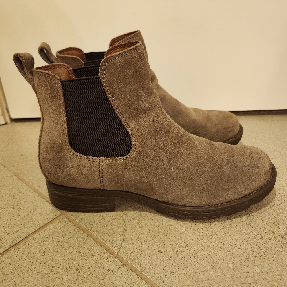 Born Chelsea Boot size 8